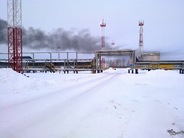 Оборудование нефтяных месторождений Западной Сибири — стоковое фото